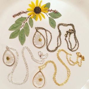 Sweet As A Daisy Silver Necklace